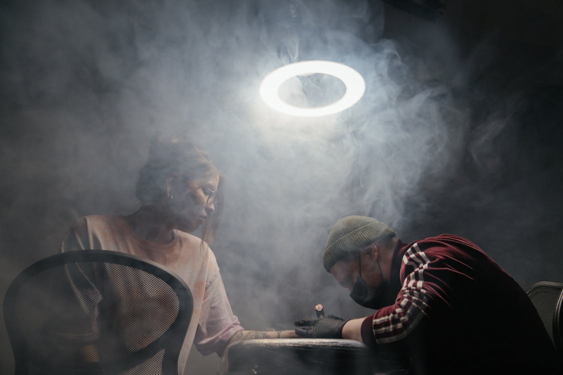 Artista de estudio trabajando